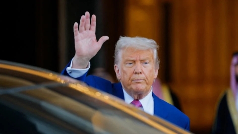 Trump retirará 450 millones de dólares más a Harvard por sanciones