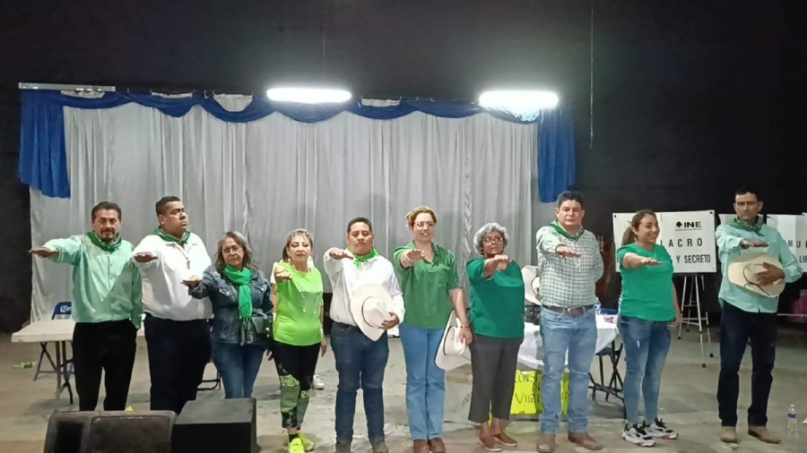 El nuevo comité ejidal.
