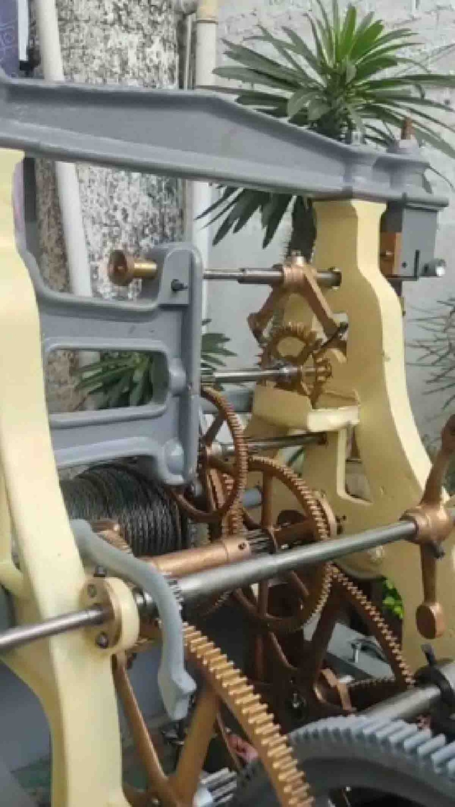Ya están reparando la máquina del reloj que por más de cien años anunció la hora en Jojutla. Se espera reestrenarlo el próximo primero de enero. 