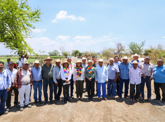 Mejora gobierno de Margarita Gonz&aacute;lez Saravia caminos de saca cosecha en Ayala