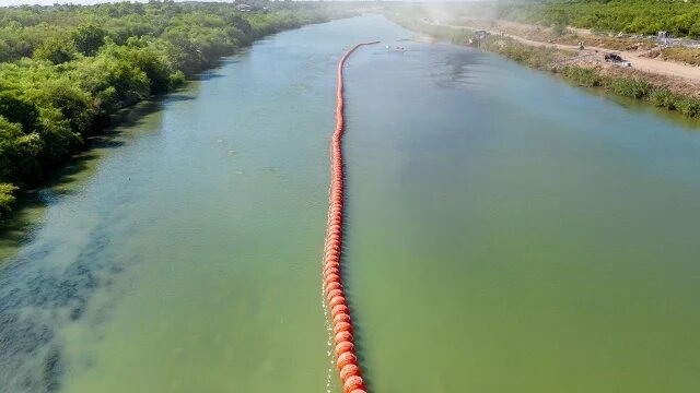 Corte permite a Texas mantener boyas en frontera con México