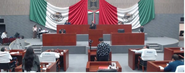 Los diputados clausuraron por la noche el periodo ordinario.
