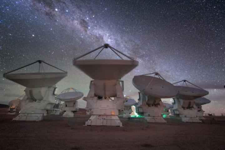 Telescopio ALMA revela imagen de una galaxia muy lejana