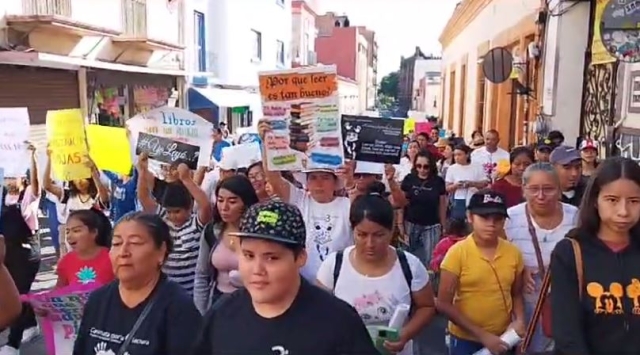 Con caminata en Cuernavaca, celebran niños y adultos el Día Nacional del Libro