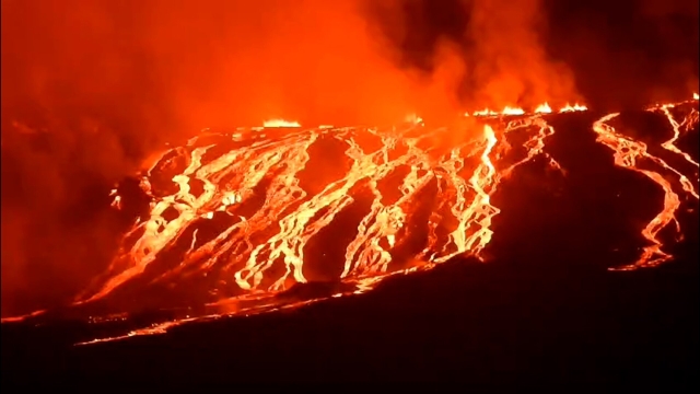 Volcán La Cumbre en Galápagos entra en erupción