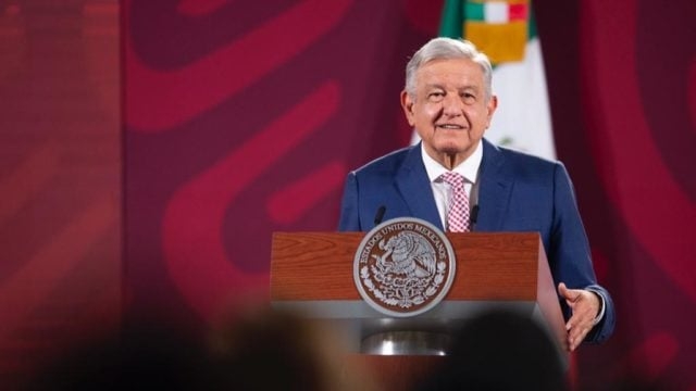 AMLO acusa que en EU y Canadá hay campañas contra el aguacate mexicano