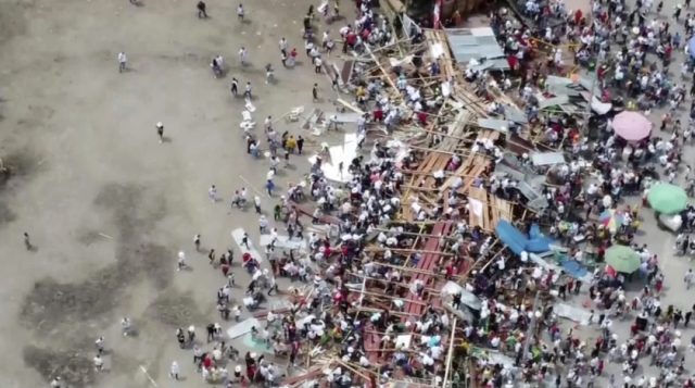 Al menos cinco muertos y 500 heridos por desplome de tribuna en plaza de toros | Colombia
