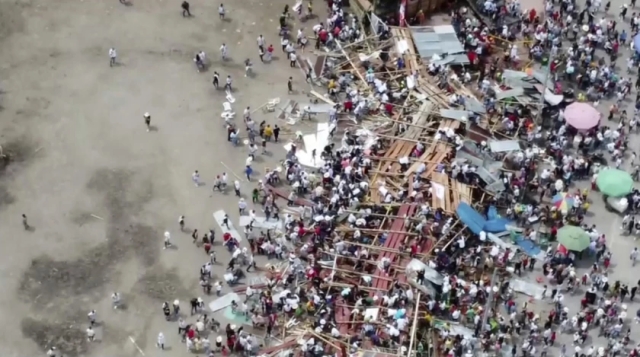 Al menos cinco muertos y 500 heridos por desplome de tribuna en plaza de toros | Colombia