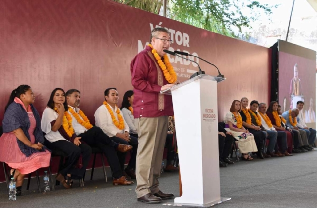 Rinde primer informe de actividades el senador Víctor Mercado