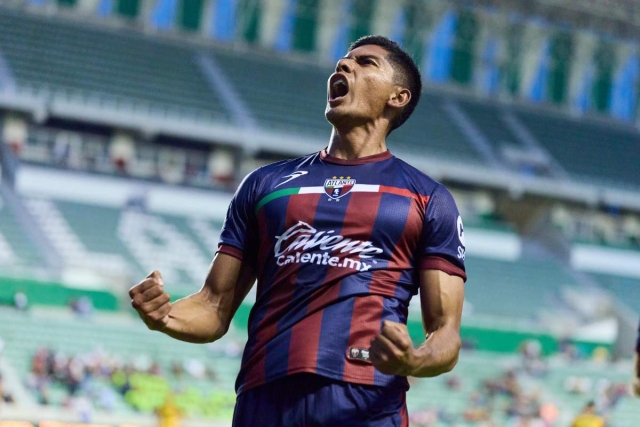 Con un gol de cabeza al minuto 38, Francisco Reyes le dio el triunfo a los Potros de Hierro.