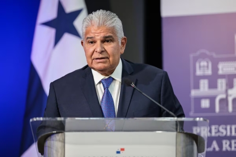 Presidente de Panamá denuncia presiones de EU contra empresas chinas