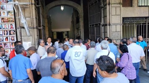 Se re&uacute;nen taxistas con secretario de Gobierno