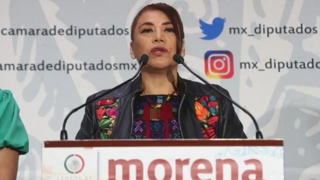 Diputada morenista rechaza nuevos libros de texto