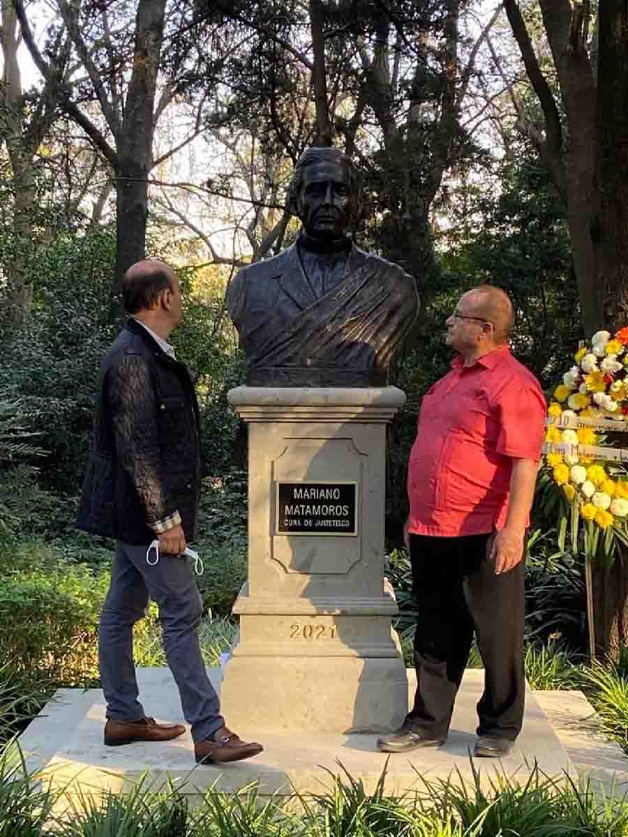 El busto de Marianao Matamoros fue develado en el patio de “Los Pinos”.