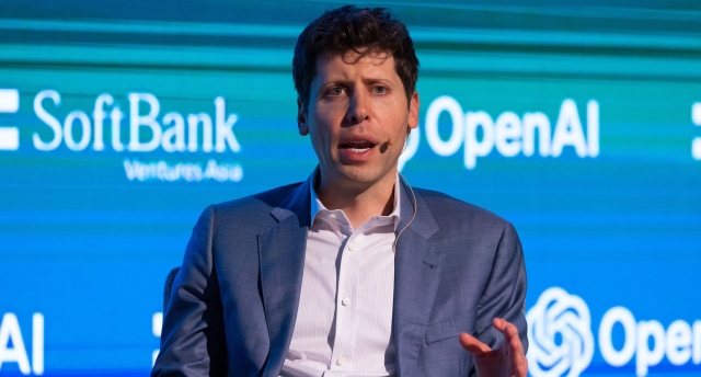 CEO de OpenAI previene rebelión de la IA con mochila nuclear