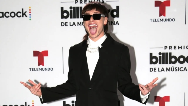 Triunfa en los Latin Billboard: Peso Pluma se consolida como el rey de la música latina