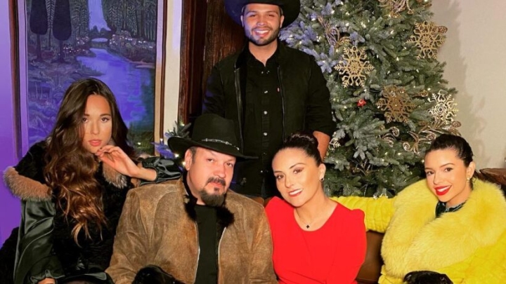 Pepe Aguilar será abuelo; confirman embarazo de uno de sus hijos