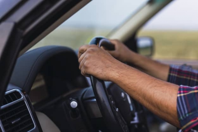 Taxistas esperan regresos a clases presenciales para mejorar su actividad