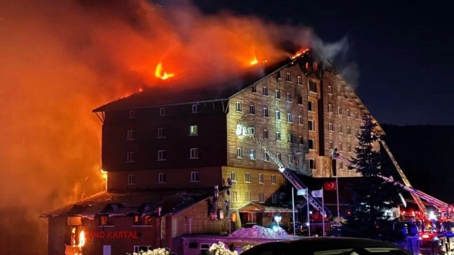Incendio en hotel de Turquía deja al menos 76 muertos