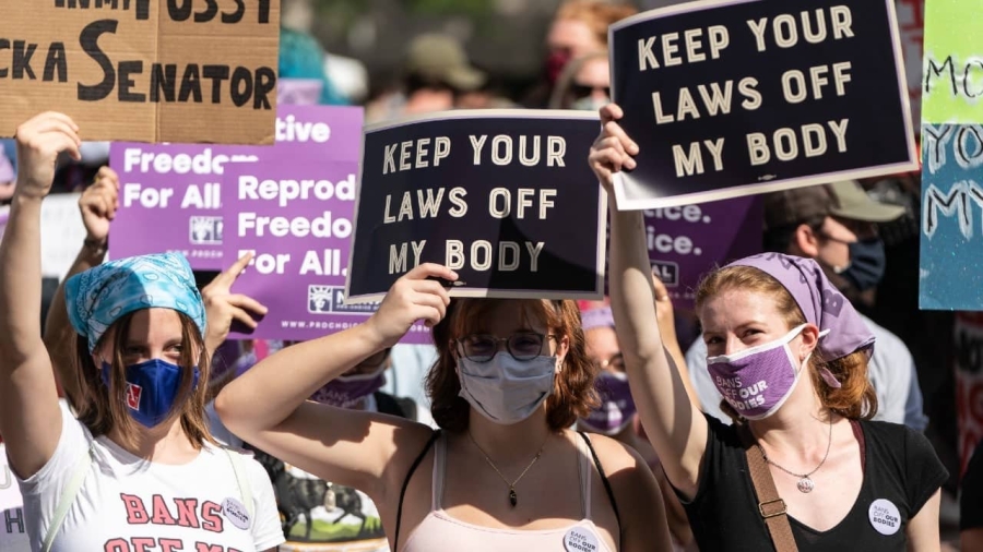 Tribunal examinará ley que prohíbe el aborto en Texas.