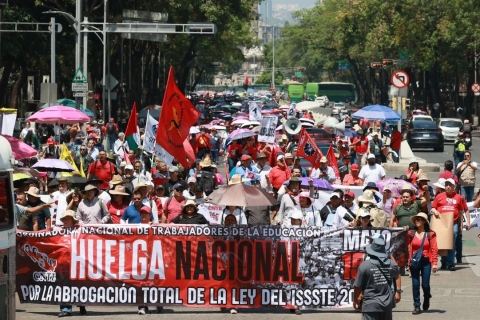 CNTE declara huelga indefinida pese a aumento anunciado por el gobierno