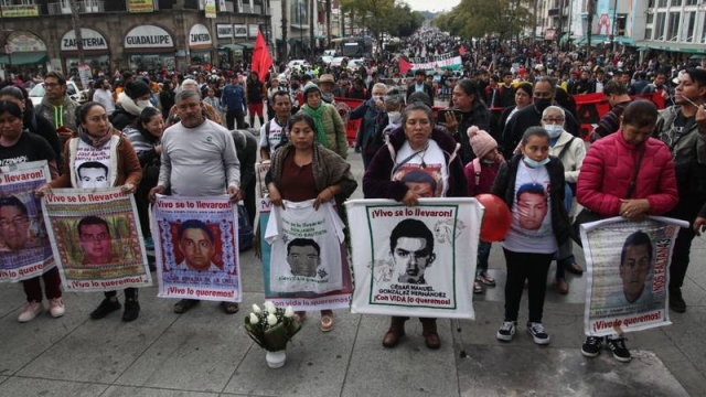 Padres de los 43 normalistas tendrán acceso a archivos en 2024