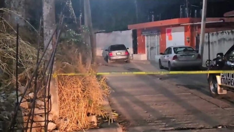 El auto terminó impactado debido a que el conductor perdió el control.