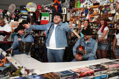 Grupo Frontera debuta en Tiny Desk con fusión de sonidos y pese a polémica política
