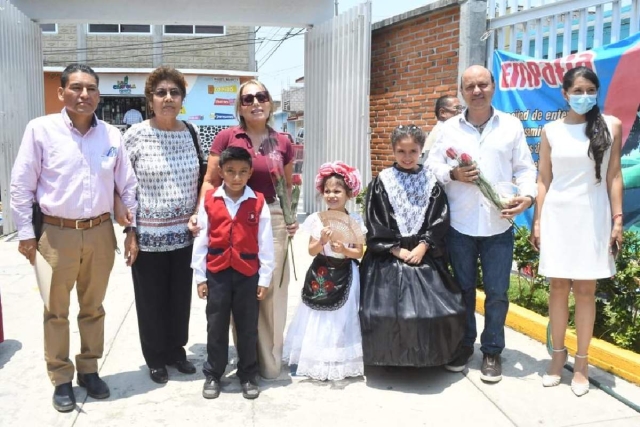 Autoridades municipales y del DIF acudieron a la Primaria “Margarita Maza de Juárez”.