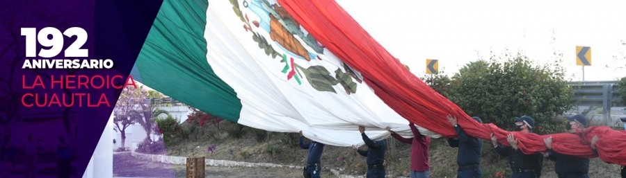 Se izó la bandera nacional en dos puntos de la ciudad. 