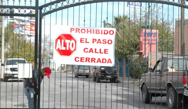 Quien cierre calles con rejas se arriesga a un proceso penal