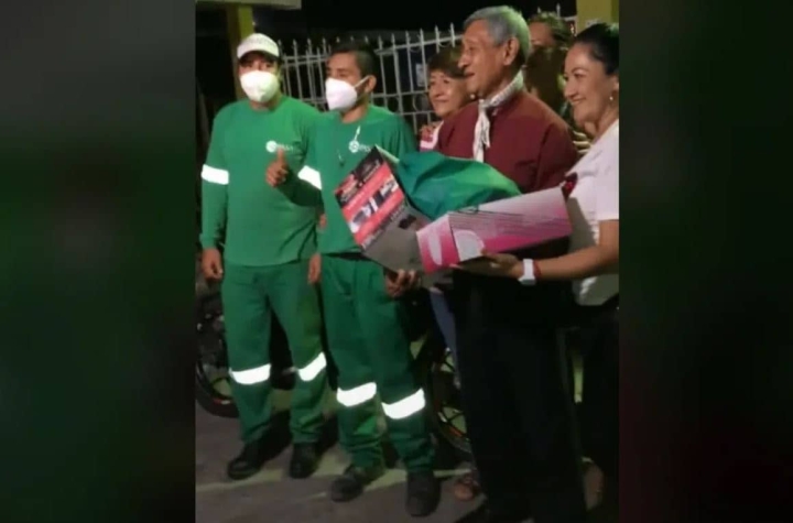 Abuelito recibe sorpresa de recolectores de basura.