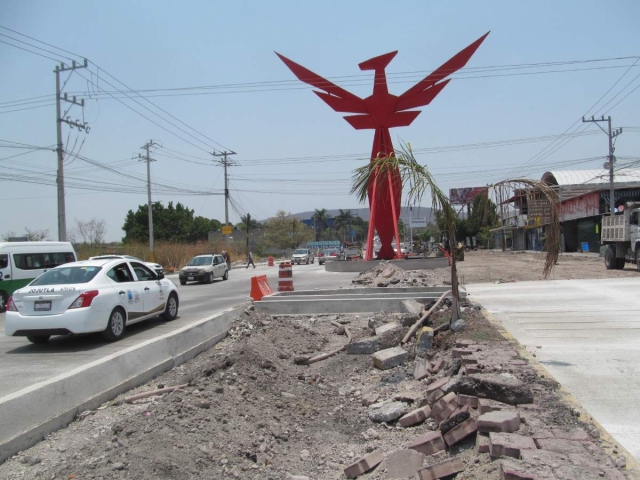  Actualmente se trabaja en la remodelación de lo que será la glorieta del Ave Fénix para tenerla lista el 15 de mayo, fecha en la que la ciudad de Jojutla de Juárez cumplirá 150 años.