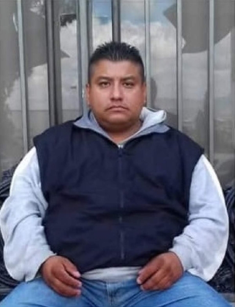 René Villarreal y el auto que conducía el pasado viernes.