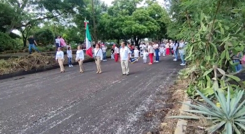Desfilan en UH &#039;José María Morelos&#039; en Jojutla por aniversario del nacimiento del Siervo de la Nación