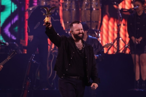 Carin León brilla en su debut en el Festival de Viña del Mar 2025 y conquista al público