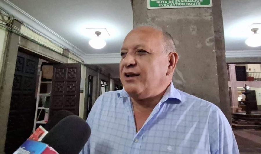 Los profesores deben mantener los teléfonos celulares en las aulas, reafirmó el líder sindical Joel Sánchez. 