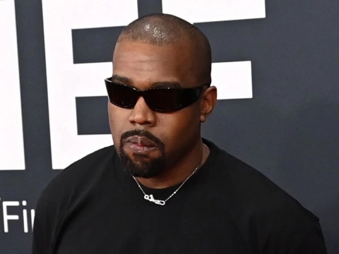 Kanye West es expulsado de su agencia por comentarios antisemitas y enfrenta una nueva demanda