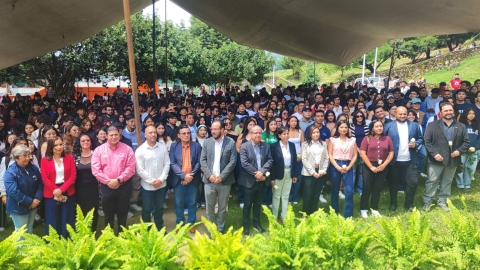 Presentan en UAEM ofrenda floral en memoria de los estudiantes que perdieron la vida en 1968