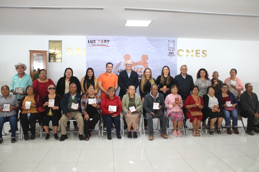 Hace entrega diputada Luz Dary Quevedo de 17 visas como parte del programa 'Una luz en tu corazón'