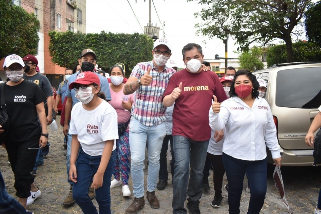 Rafa Reyes reconoce trabajo de maestros