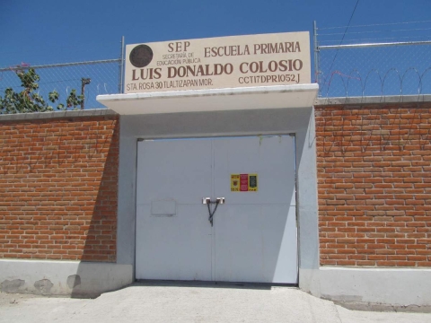 Padres de familia decidieron presentar una denuncia en contra de otro padre de familia para que no haga presencia en la escuela. “Queremos actuar para prevenir”, dijeron.