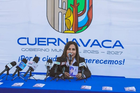 Lorena Castillo, directora del Instituto de la Mujer de Cuernavaca, present&oacute; la Cartilla Violeta, para fortalecer la atenci&oacute;n a mujeres en situaci&oacute;n de violencia. 