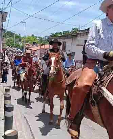 Alistan Cabalgata Nocturna con Antorchas en honor a Emiliano Zapata