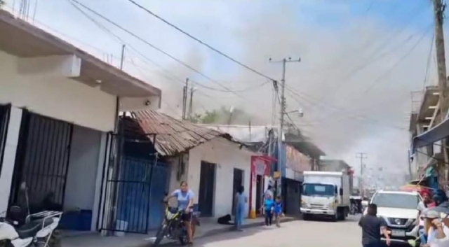 El incendio no pudo ser controlado y destruyó todo en la vivienda, cuyos moradores solicitan donaciones.