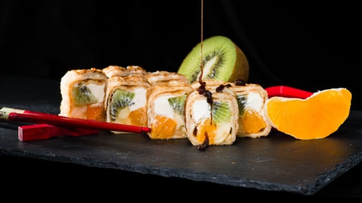 ¿Sushi dulce y con frutas? aprende a preparar este exótico y delicioso postre