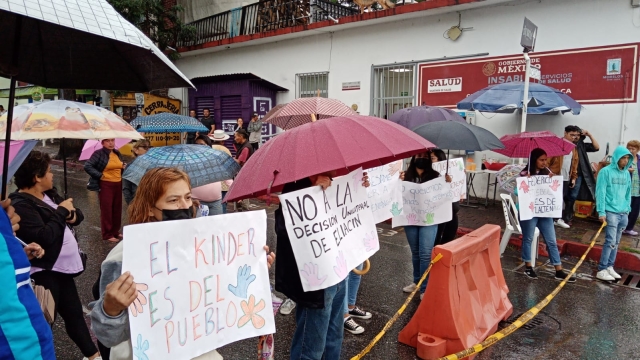Protestan padres de familia en Tlaltenango por el intento de cierre de un jardín de niños