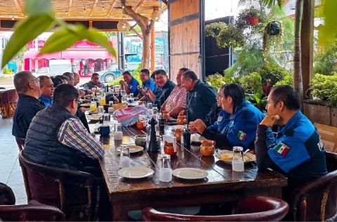 Los socorristas recibieron un reconocimiento y ofrecieron una comida en su honor.