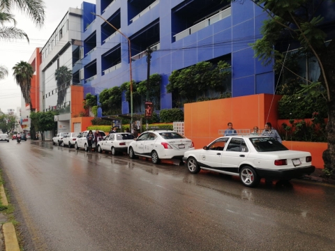 Se espera en breve inicio de bloqueo de taxistas, en avenida Plan de Ayala