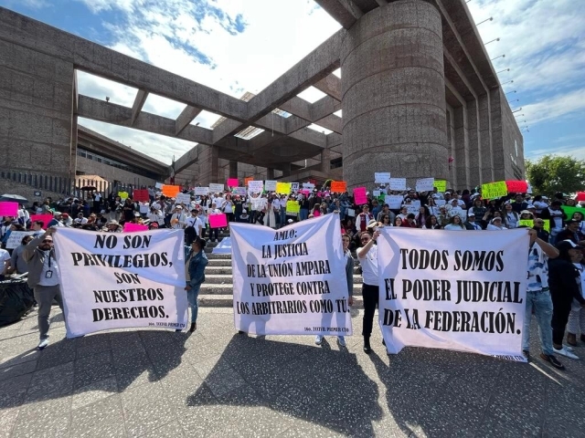 Prohíben a AMLO ataques contra trabajadores del Poder Judicial